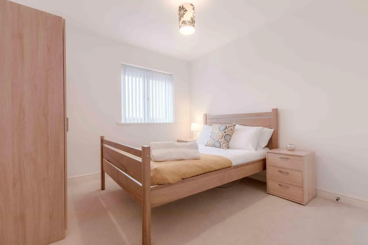 The Penthouse @ Waterside Grange Apartment Slough