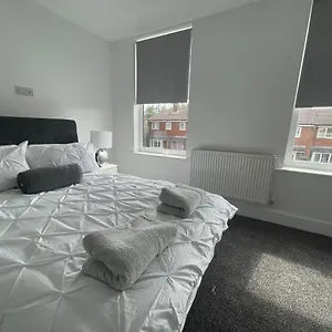 5 Bedroom House With Free Parking Liverpool
