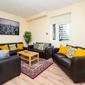 4/5 Bedroom Superior Apt Newcastle upon Tyne